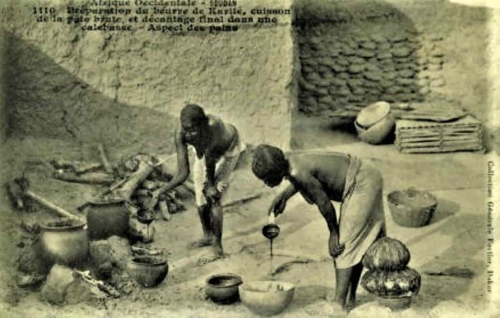 Cocción y decantación de nueces para hacer la manteca de karité. Edmond Fortier