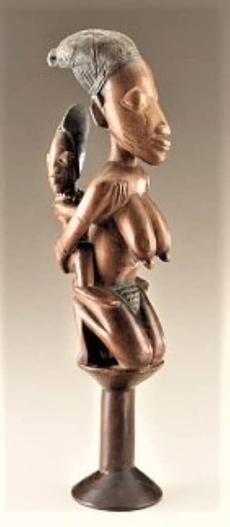 145 Bastón ceremonial. Finales del siglo XIX principios del siglo XX . Madera, añil, cuentas de vidrio. Medidas: 41.4 x 9 x 11.9 cm. Fondos del Programa Smithsoniam de Adquisición de Colecciones. Nº re: 88-1-1