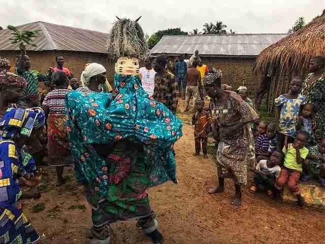 C:\Users\ataan\Pictures\AFRICA fotos Yoruba\AFRICA Holi Jie Benin\11 holi el rincondesele 47569612132_ec927b1f5e_z.jpg