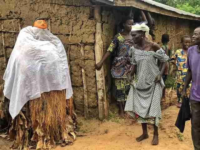 C:\Users\ataan\Pictures\AFRICA fotos Yoruba\AFRICA Holi Jie Benin\11 ricondesele 32679817387_bd9f306314_z.jpg