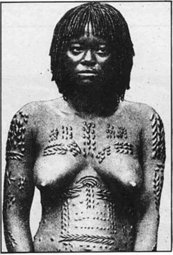 Escarificaciones en los Pende