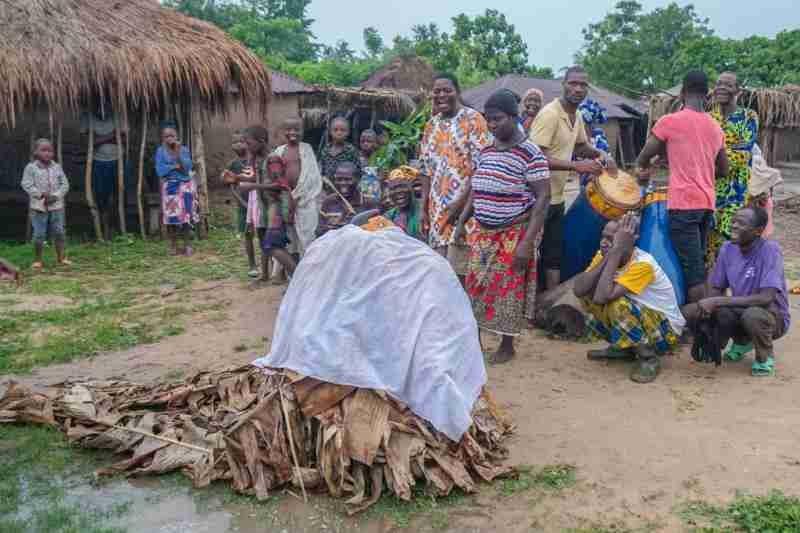 C:\Users\ataan\Pictures\AFRICA fotos Yoruba\AFRICA Holi Jie Benin\11 d12-42_800.jpg