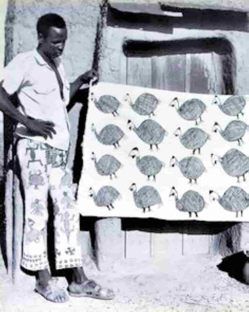 Curiosa foto de un hombre Senufo con una pintada repintada